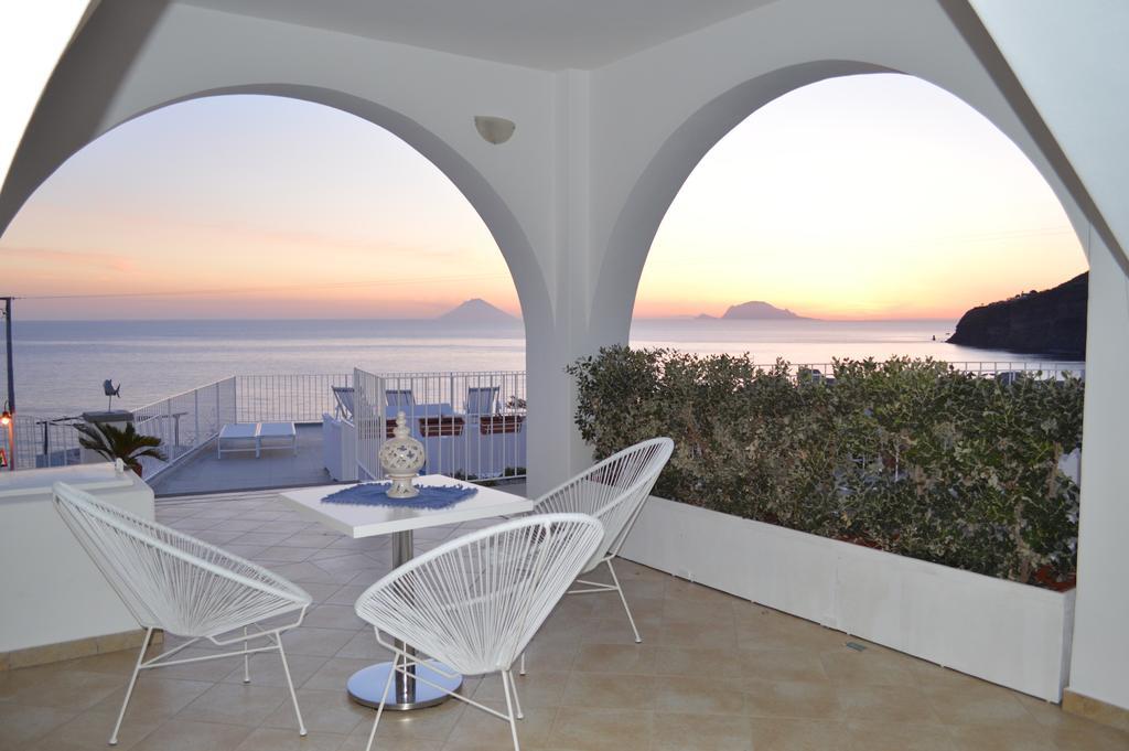 'A Alera Room & Breakfast Malfa  Exterior foto