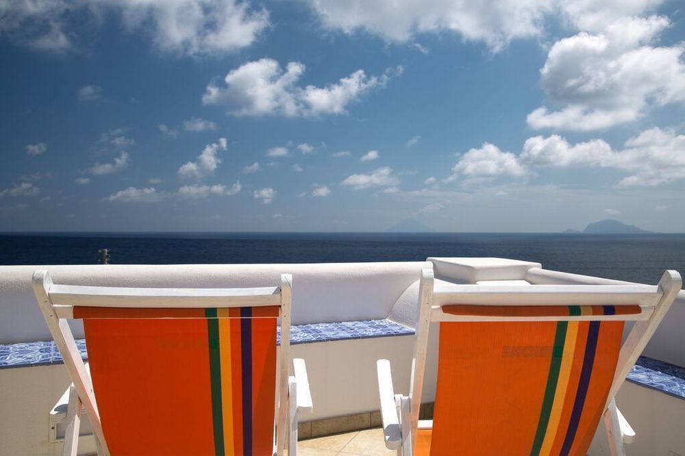 'A Alera Room & Breakfast Malfa  Exterior foto